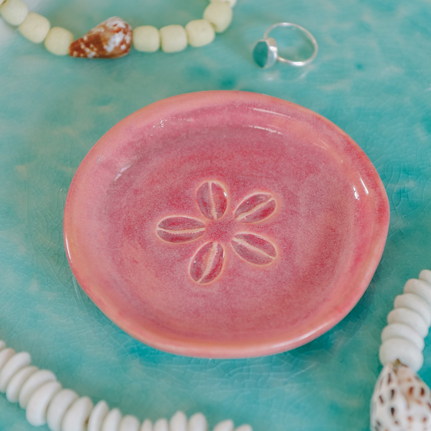 Cowrie Flower Small Dish | Berry