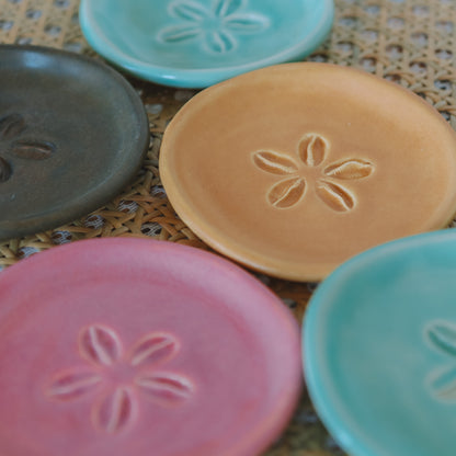 Cowrie Flower Small Dish | Berry