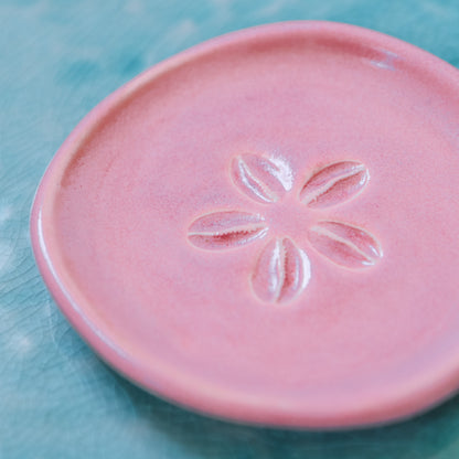Cowrie Flower Small Dish | Berry