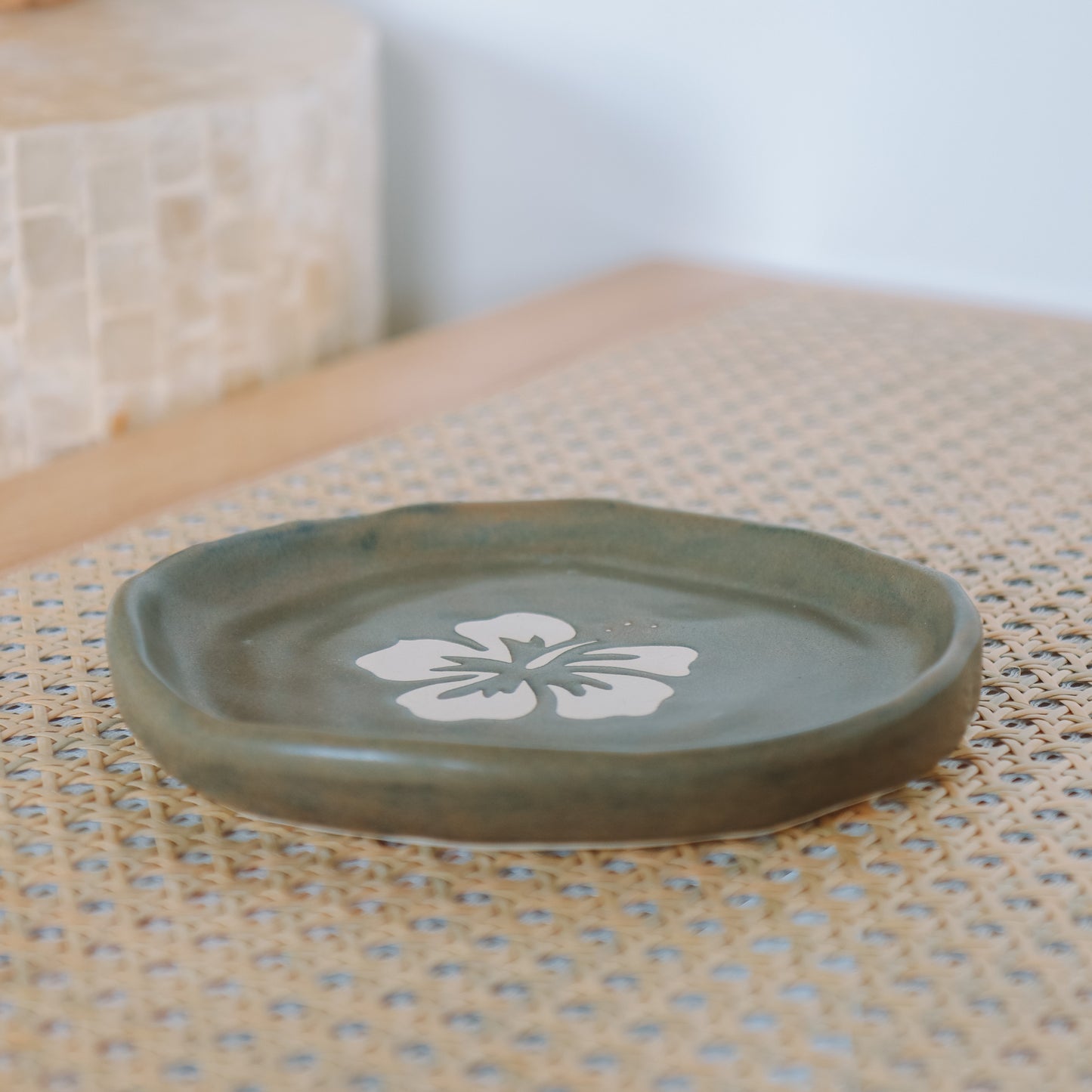 Hibiscus Dish | Bark Brown