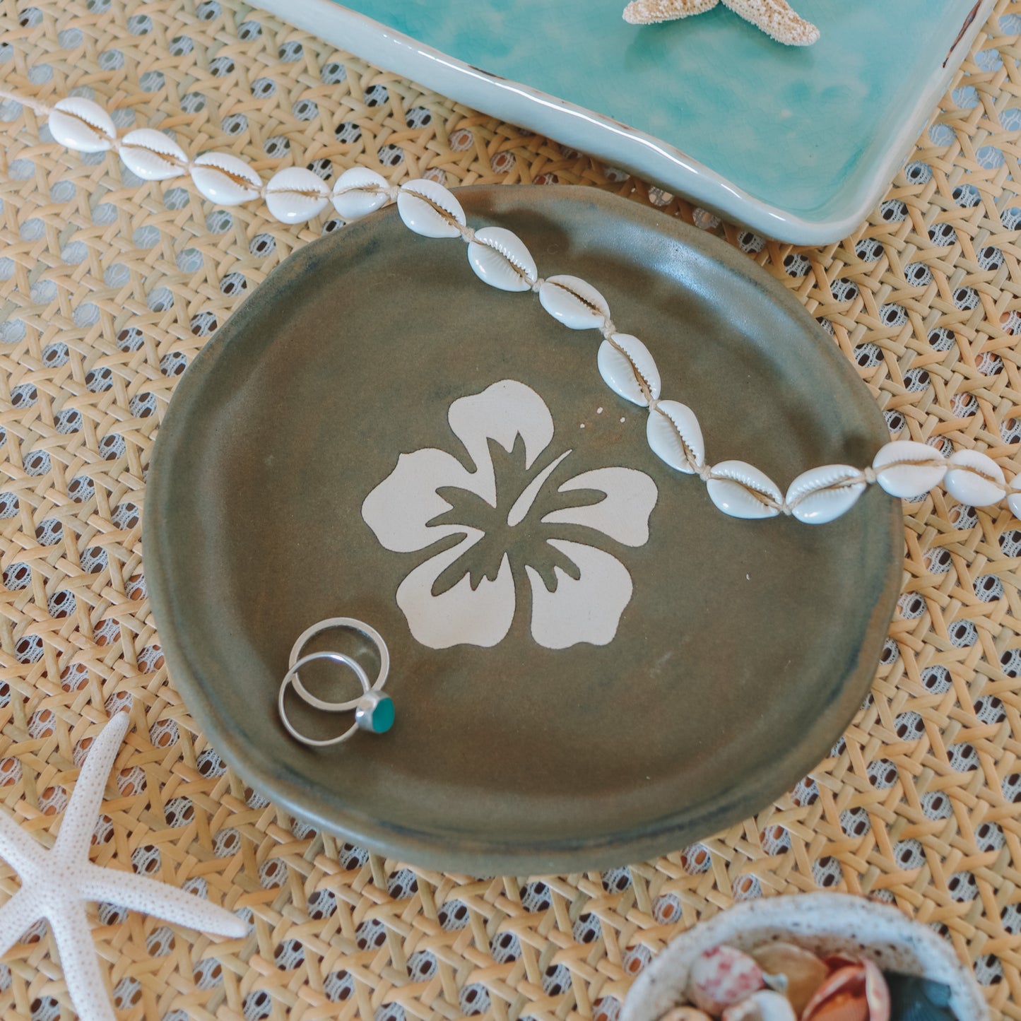 Hibiscus Dish | Bark Brown