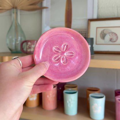 Cowrie Flower Small Dish | Berry